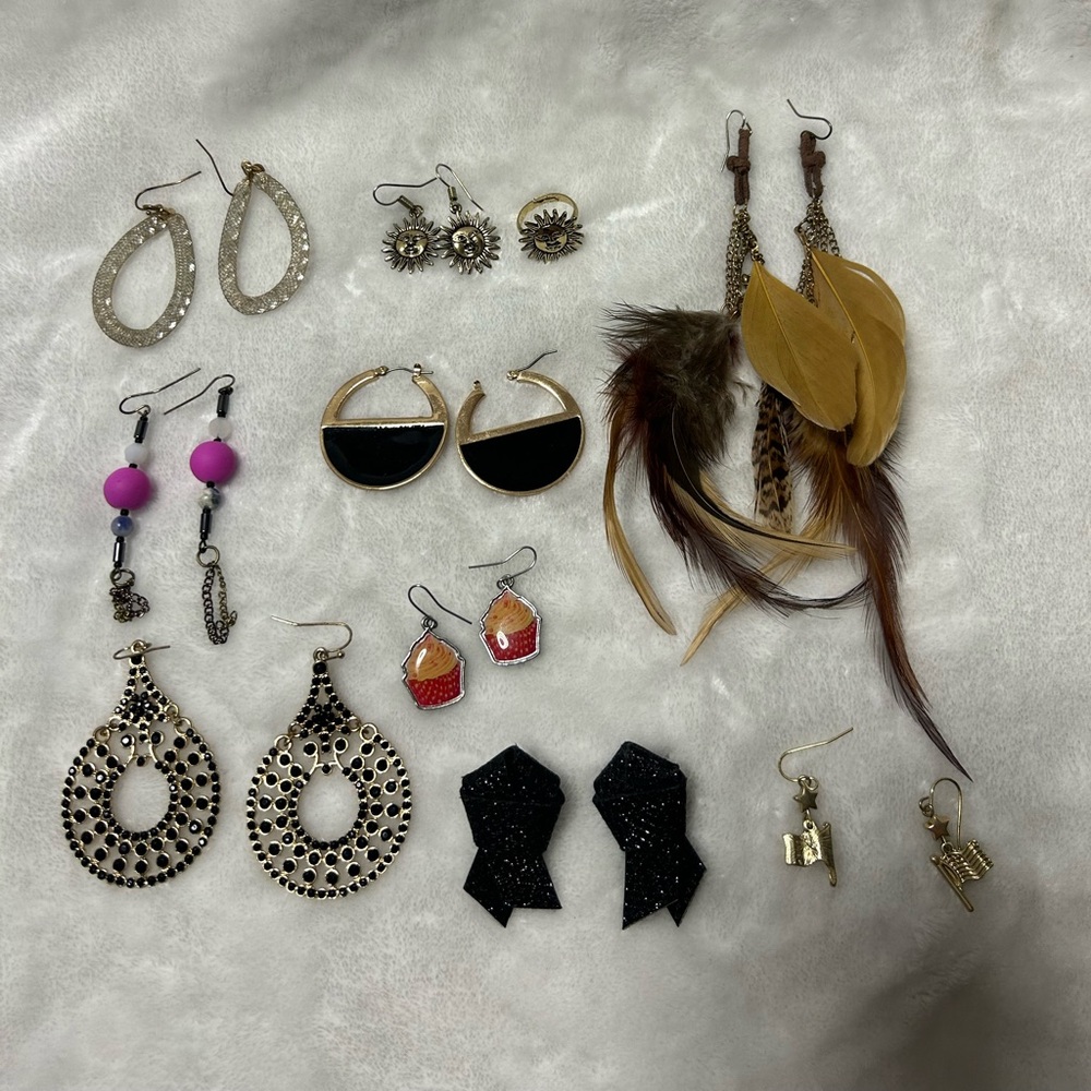 9 costume jewelry Dangle earrings & ring lot feathers silver brown black gold